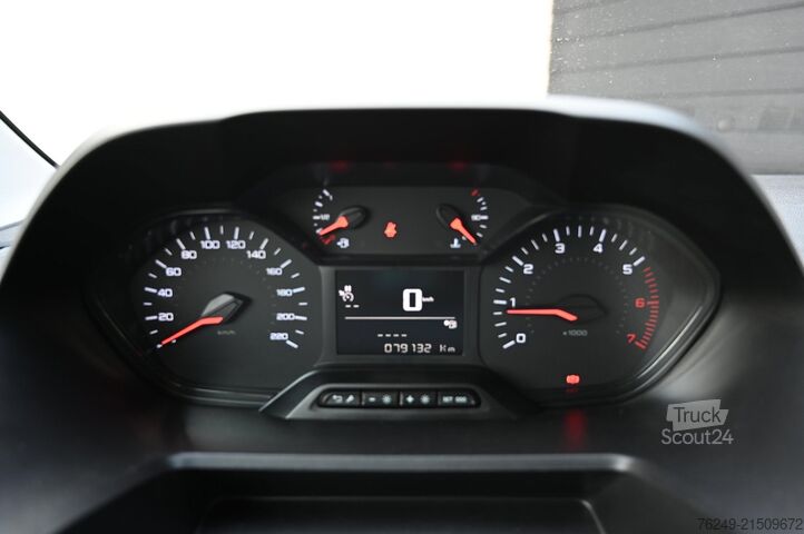 High-roof van Peugeot Partner 1.5 BlueHDI Premium 3 Persoons Apple Ca...