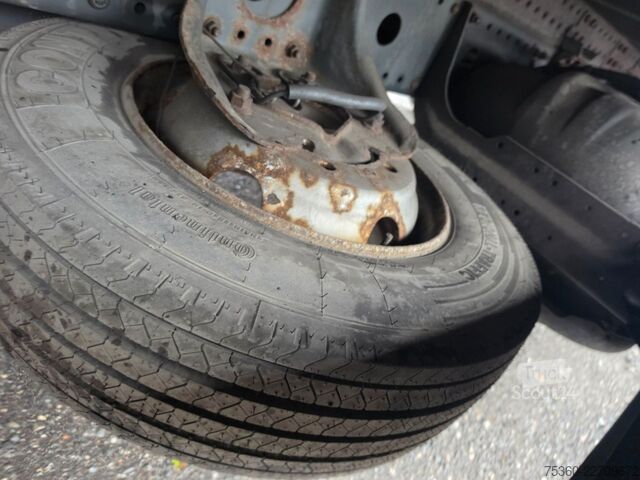 Furgon skrzyniowy MERCEDES-BENZ 813