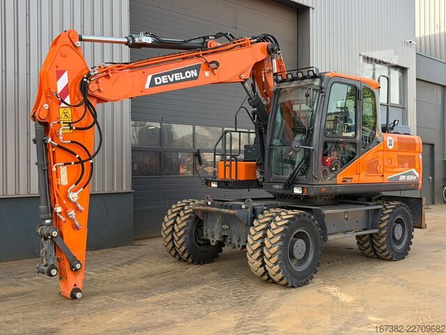 Kolesni bager Develon DX160W-7
