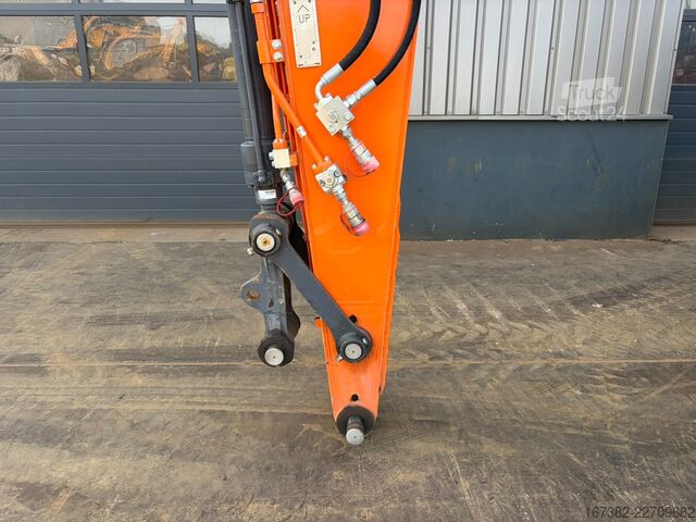Kolesni bager Develon DX160W-7