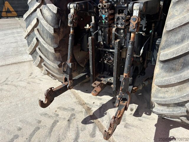 Traktor New Holland T8.330