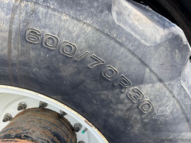 Traktor New Holland T8.330