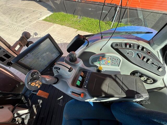 Traktor New Holland T8.330