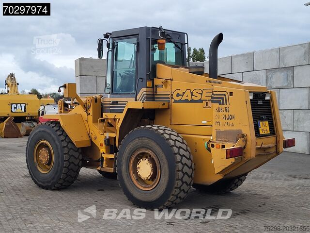 Колесный погрузчик Case 721 B