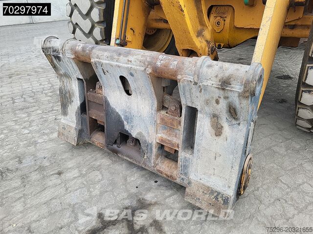 Колесный погрузчик Case 721 B