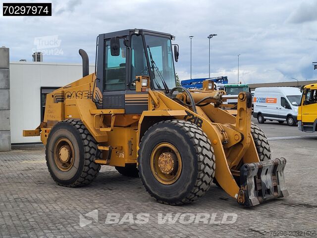 Колесный погрузчик Case 721 B
