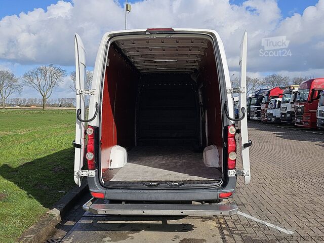 High-roof van VOLKSWAGEN CRAFTER