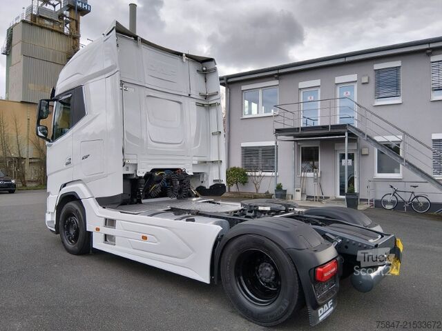 Standard tractor unit DAF XG+ 530 FT Intarder PCC 2x Tank Intarder