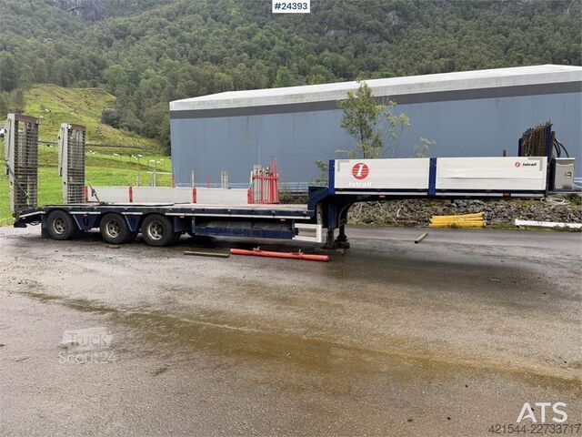 Zems iekrāvējs Istrail 3 akslet Low Loader Semi-Trailer with Hydraulic Ra