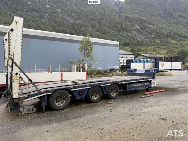 Zems iekrāvējs Istrail 3 akslet Low Loader Semi-Trailer with Hydraulic Ra