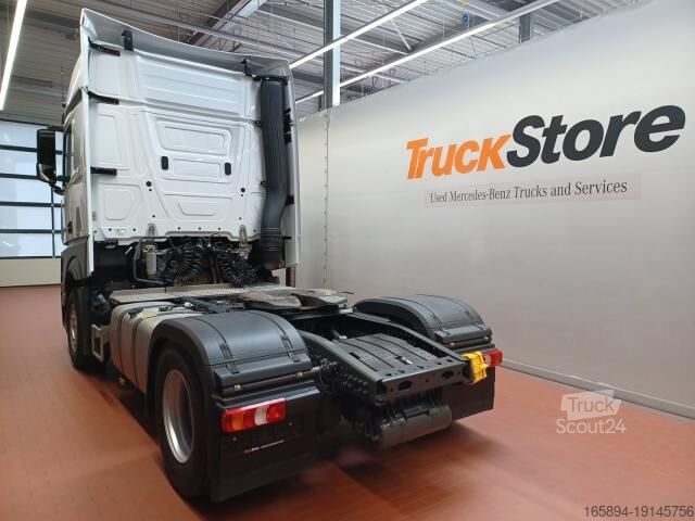 Veszélyes anyagokat szállító teherautó Mercedes-Benz Actros 1848 LS