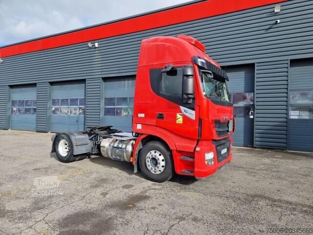 Veszélyes anyagokat szállító teherautó Iveco Stralis NP460