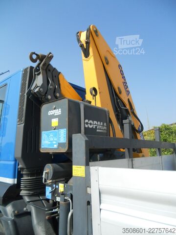 Grue montée sur camion Iveco Stralis AD 260