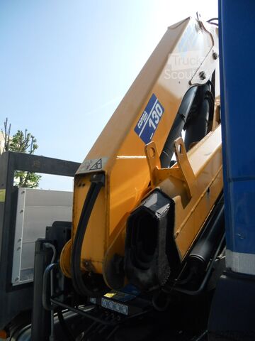 Grue montée sur camion Iveco Stralis AD 260
