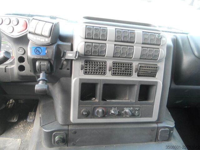 Grue montée sur camion Iveco Stralis AD 260