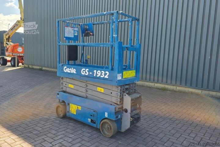 Pont élévateur à ciseaux Genie GS1932 Electric, Working Height 7.8 m, 227kg Capac