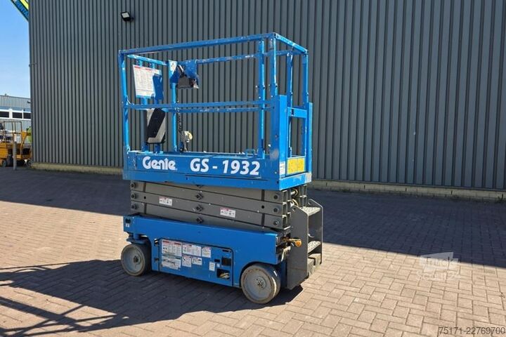 Pont élévateur à ciseaux Genie GS1932 Electric, Working Height 7.8 m, 227kg Capac