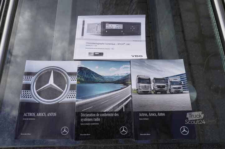 Široká strana s HDS Mercedes-Benz Arocs 2633 flatbed truck / Crane FASSI