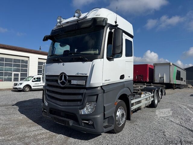 Camion porte-caisses amovibles Mercedes-Benz Actros 2540 BDF exBW Fahrsch BIG KM 96