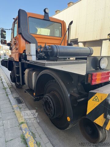 يونيماج U400 للسكك الحديدية والطرق Mercedes-Benz unimog U400