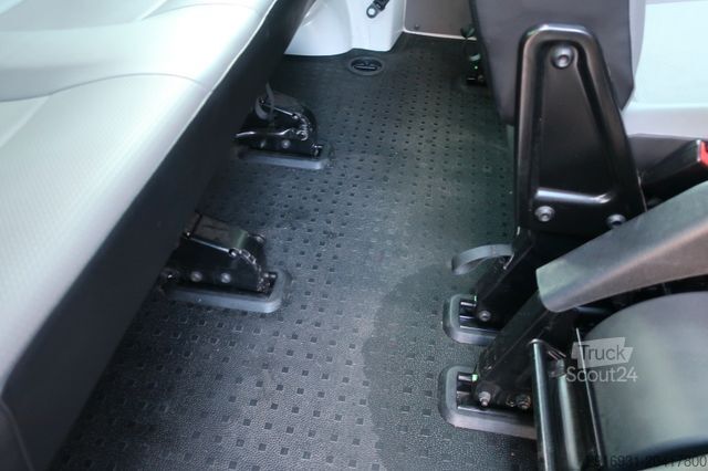 Kleinbus VOLKSWAGEN T6.1 Transporter Kombi FWD/9 Sitze/Klima/FN:180