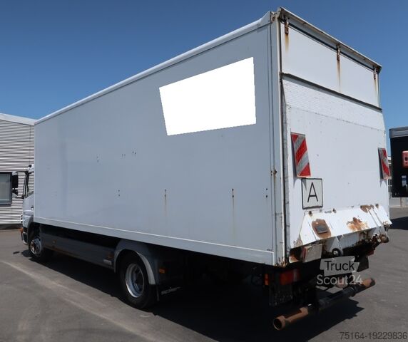 Nákladné vozidlo so skriňovou karosériou Mercedes-Benz 1222 L