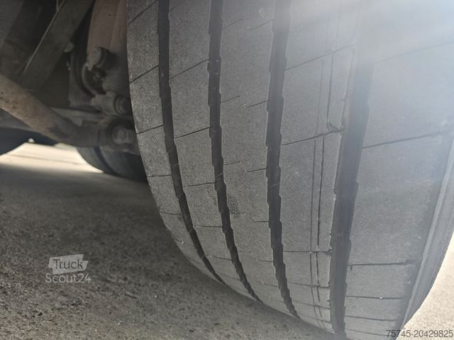 Tovornjak s ploščadjo MERCEDES-BENZ Antos 2551 * FASSI KRAN 20M * ACC * LENKACHSE *