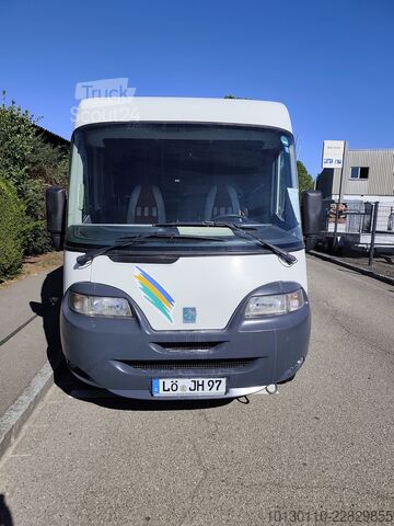 Puoliksi integroitu matkailuauto FIAT Ducato Knaus