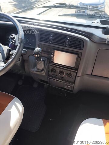 Puoliksi integroitu matkailuauto FIAT Ducato Knaus