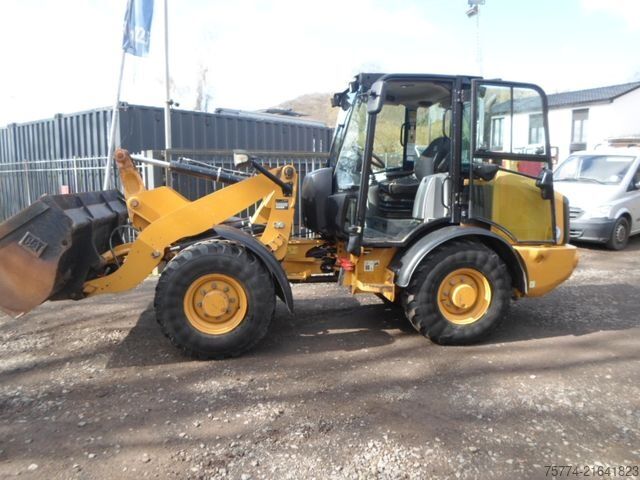 Wiellader CATERPILLAR 906 M/ Schaufel/Gabel/ 2990 Std.