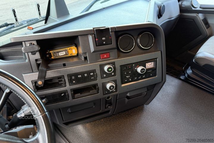 Camion cu platformă și prelată Renault T460 4x2 Pritsche-Plane/Swiss-Vehicle