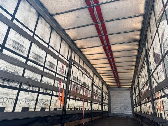 Auflieger mit Pritsche & Plane SCHMITZ CARGOBULL SCB*S3T *  * LIFTACHSE * HUBDACH*ÜBERBREITE