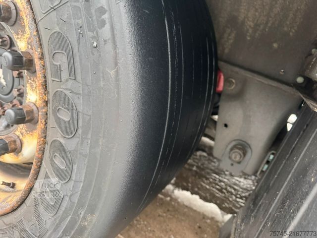 Auflieger mit Pritsche & Plane SCHMITZ CARGOBULL SCB*S3T *  * LIFTACHSE * HUBDACH*ÜBERBREITE