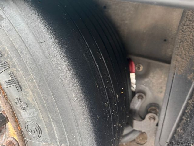 Auflieger mit Pritsche & Plane SCHMITZ CARGOBULL SCB*S3T *  * LIFTACHSE * HUBDACH*ÜBERBREITE