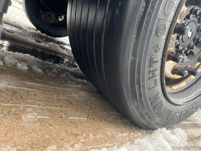 Auflieger mit Pritsche & Plane SCHMITZ CARGOBULL SCB*S3T *  * LIFTACHSE * HUBDACH*ÜBERBREITE