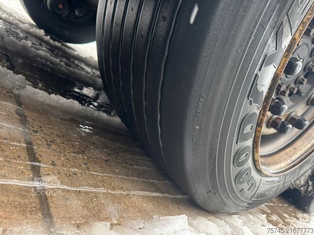 Auflieger mit Pritsche & Plane SCHMITZ CARGOBULL SCB*S3T *  * LIFTACHSE * HUBDACH*ÜBERBREITE