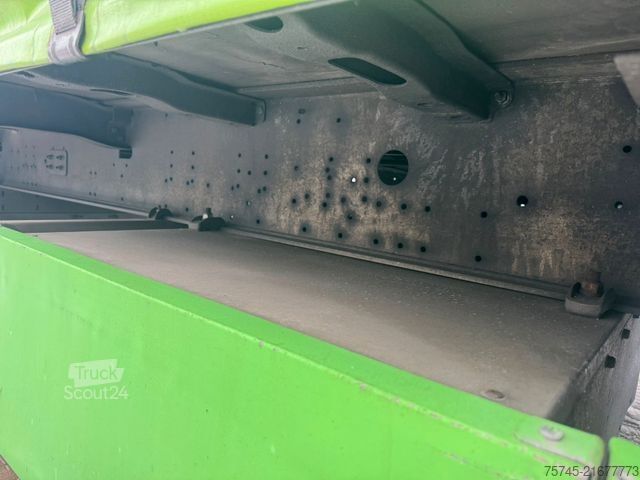 Auflieger mit Pritsche & Plane SCHMITZ CARGOBULL SCB*S3T *  * LIFTACHSE * HUBDACH*ÜBERBREITE