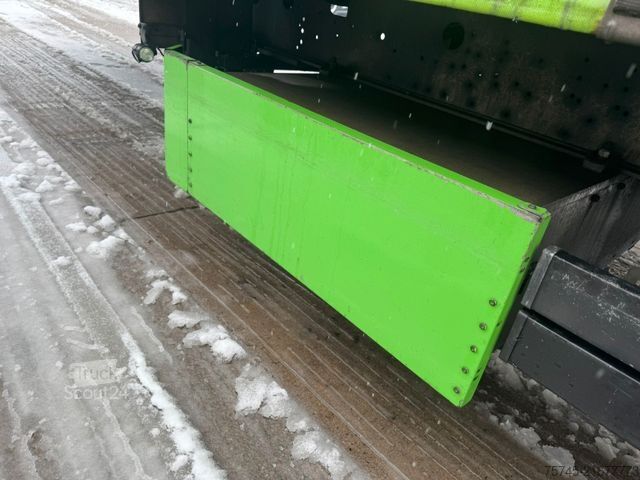 Auflieger mit Pritsche & Plane SCHMITZ CARGOBULL SCB*S3T *  * LIFTACHSE * HUBDACH*ÜBERBREITE