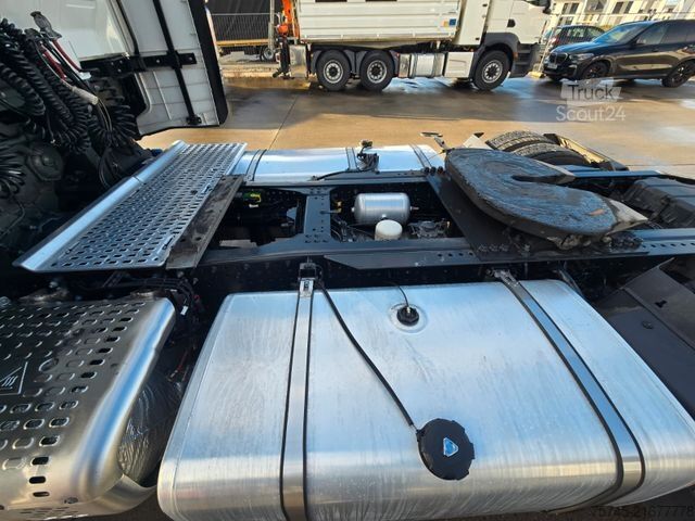 Standardni vlačilec IVECO S-WAY 530 * ACC * VOLLLUFT * 2X TANK * KLIMAAUT