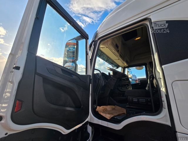 Standardni vlačilec IVECO S-WAY 530 * ACC * VOLLLUFT * 2X TANK * KLIMAAUT