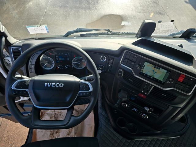 Standardni vlačilec IVECO S-WAY 530 * ACC * VOLLLUFT * 2X TANK * KLIMAAUT