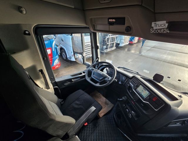 Standardni vlačilec IVECO S-WAY 530 * ACC * VOLLLUFT * 2X TANK * KLIMAAUT