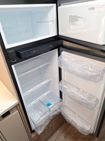 Autorulotă cu alcovă CARADO pro A 464 AUTOMATIK, SAT+TV, NAVI+RFK, MARKISE