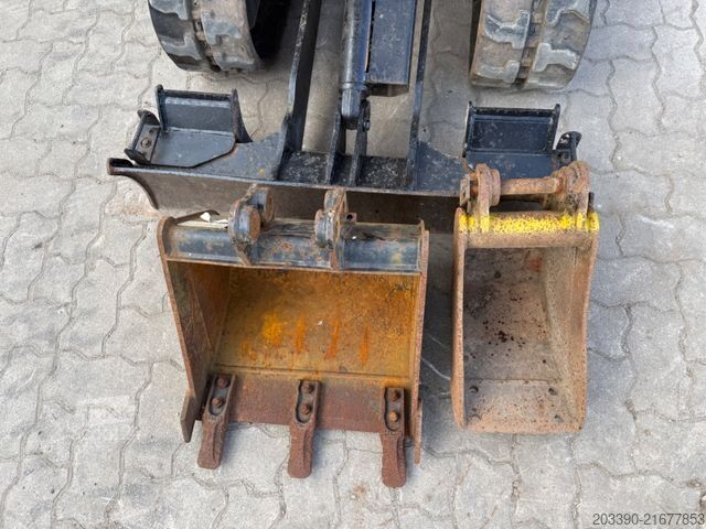 Minikoparka JCB 16C-1 / 2021 BJ / 1.246 H/ 3 x Löffel