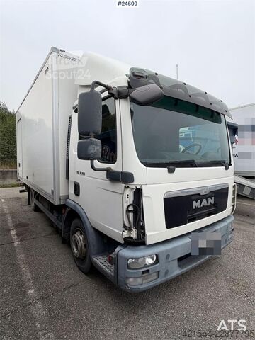 Resväska MAN TGL 8.180 4x2 Box truck - Gearbox needs to be repl