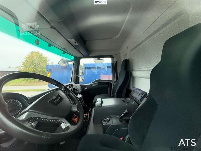 Resväska MAN TGL 8.180 4x2 Box truck - Gearbox needs to be repl