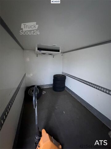 Resväska Mercedes-Benz Sprinter 4x2 Box truck – 3-temperature refrigerati