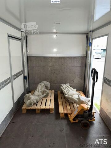 Resväska Mercedes-Benz Sprinter 4x2 Box truck – 3-temperature refrigerati