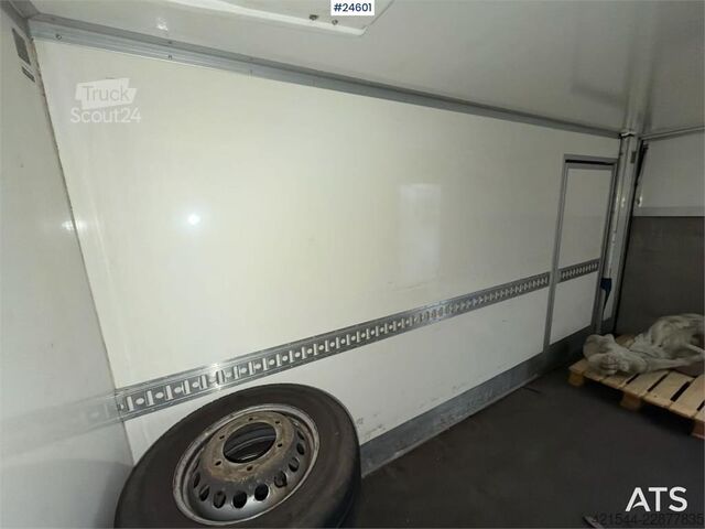 Resväska Mercedes-Benz Sprinter 4x2 Box truck – 3-temperature refrigerati