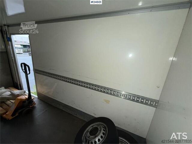 Resväska Mercedes-Benz Sprinter 4x2 Box truck – 3-temperature refrigerati